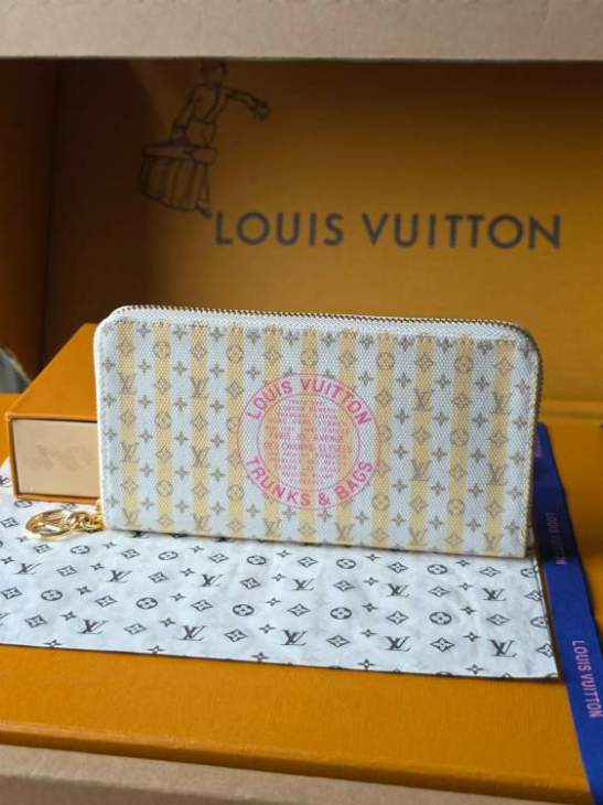 Picture of Louis Vuitton Wallets _SKUfw242319685fw